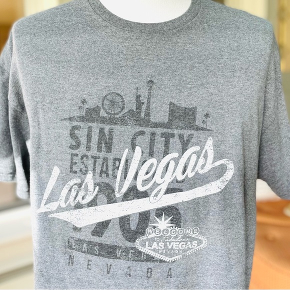 Mens XL Las Vegas Short Sleeve Shirt, Great Condition and soft, Vegas Lucky - Picture 6 of 8